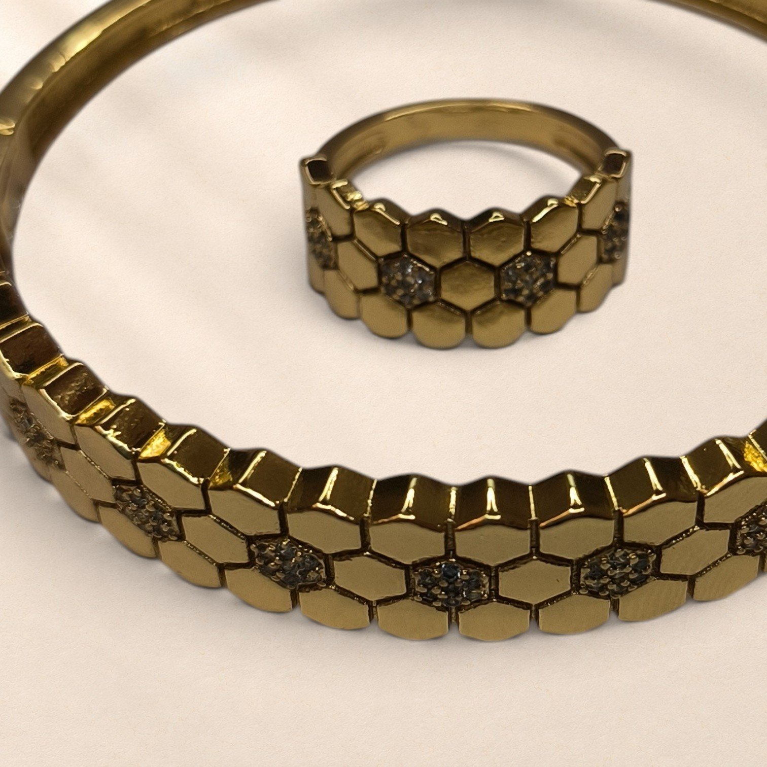 Ensemble bracelet et bague Mélissa – motifs alvéolés – Image 3