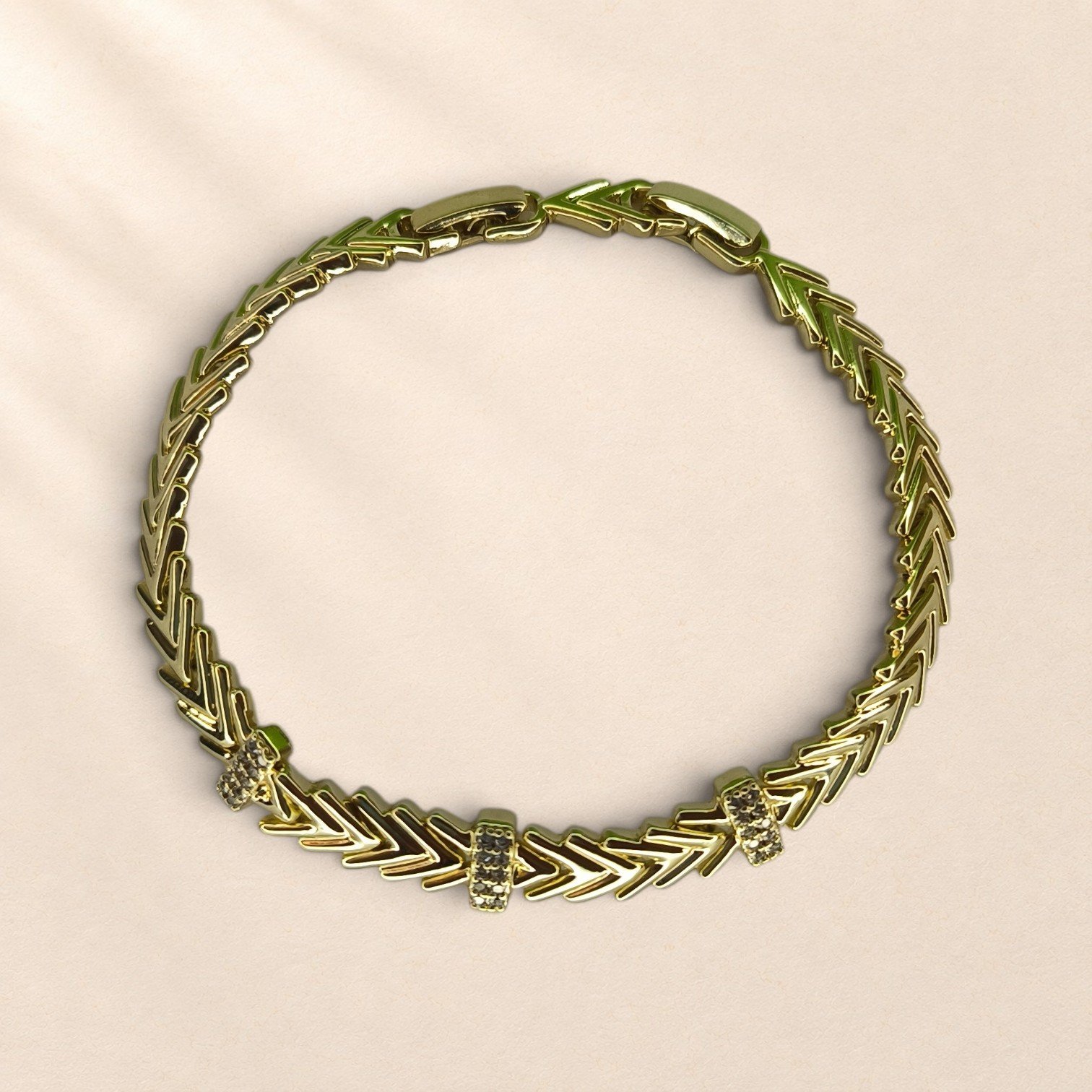 Bracelet Flavia – maillons chevrons – Image 1