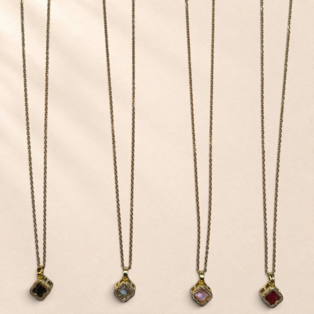Collier Lucia – petit pendentif géométrique