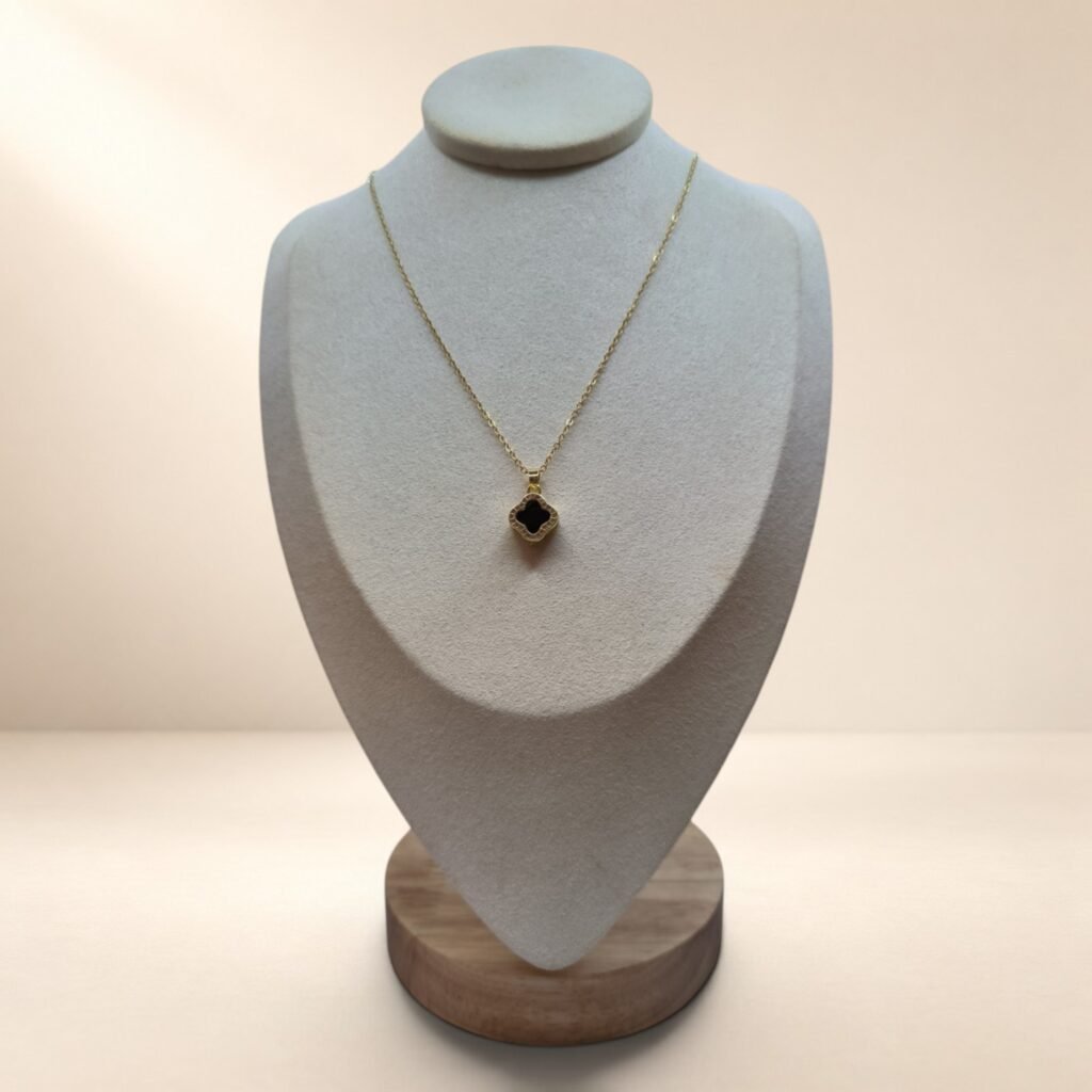 Collier Lucia – petit pendentif géométrique