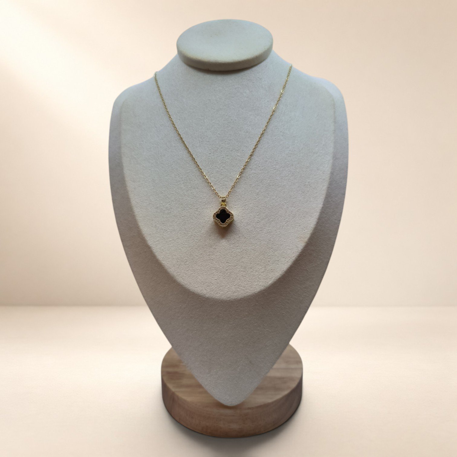 Collier Lucia – petit pendentif géométrique – Image 1