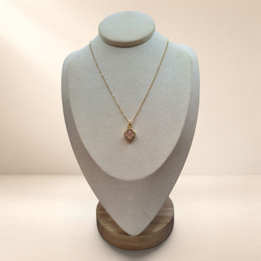 Collier Lucia – petit pendentif géométrique
