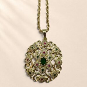 Collier Azélie – pendentif ajouré et pierre verte – Image 3