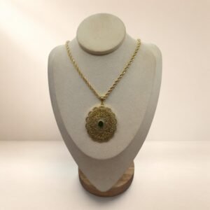 Collier Émera – médaillon et pierre verte – Image 1