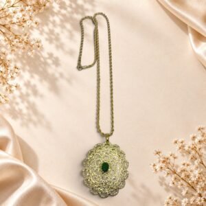 Collier Émera – médaillon et pierre verte – Image 2
