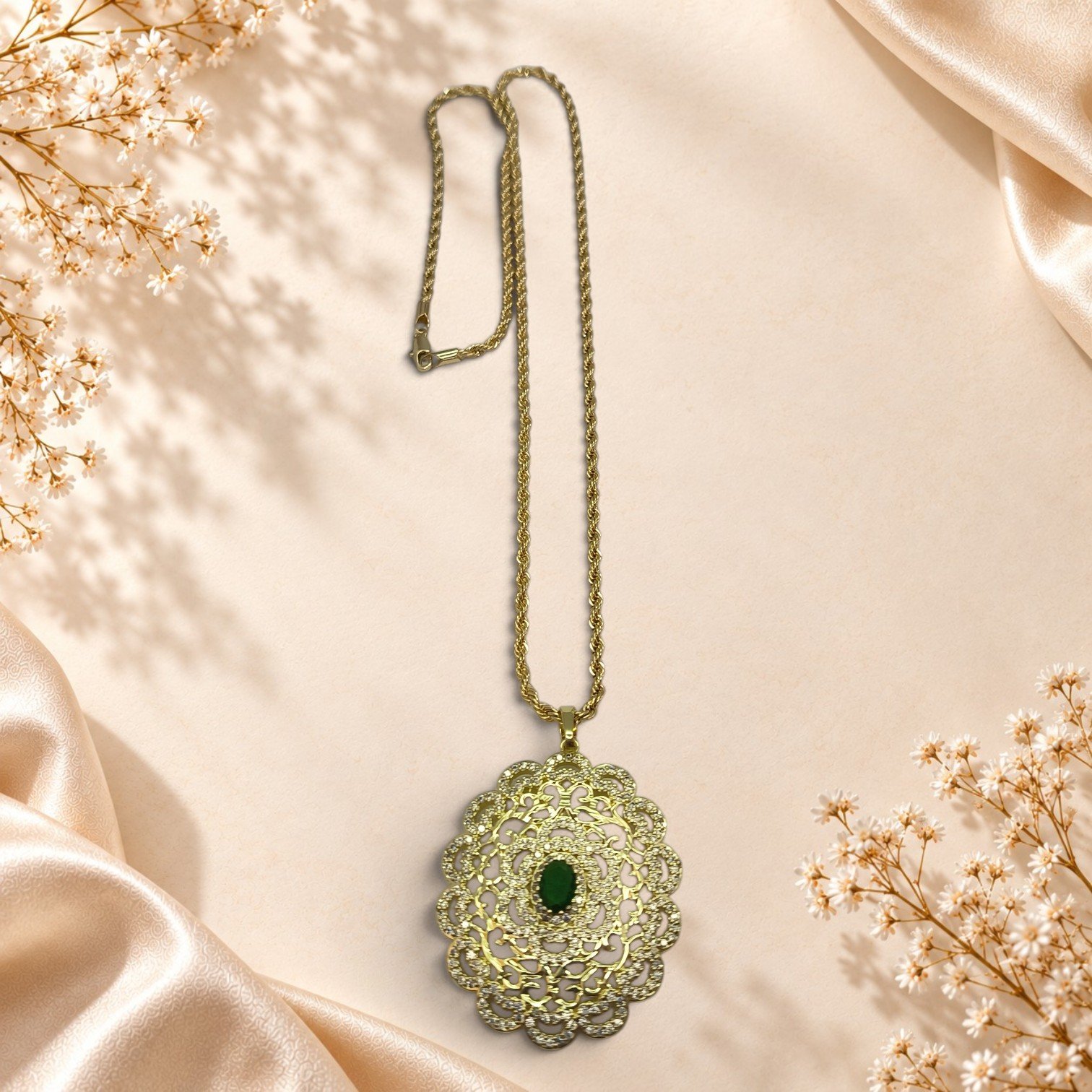 Collier Émera – médaillon et pierre verte – Image 2