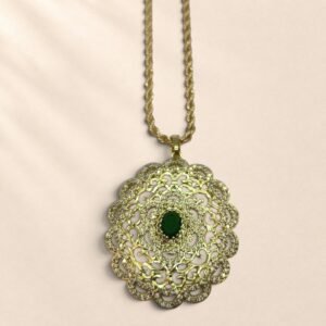 Collier Émera – médaillon et pierre verte – Image 3