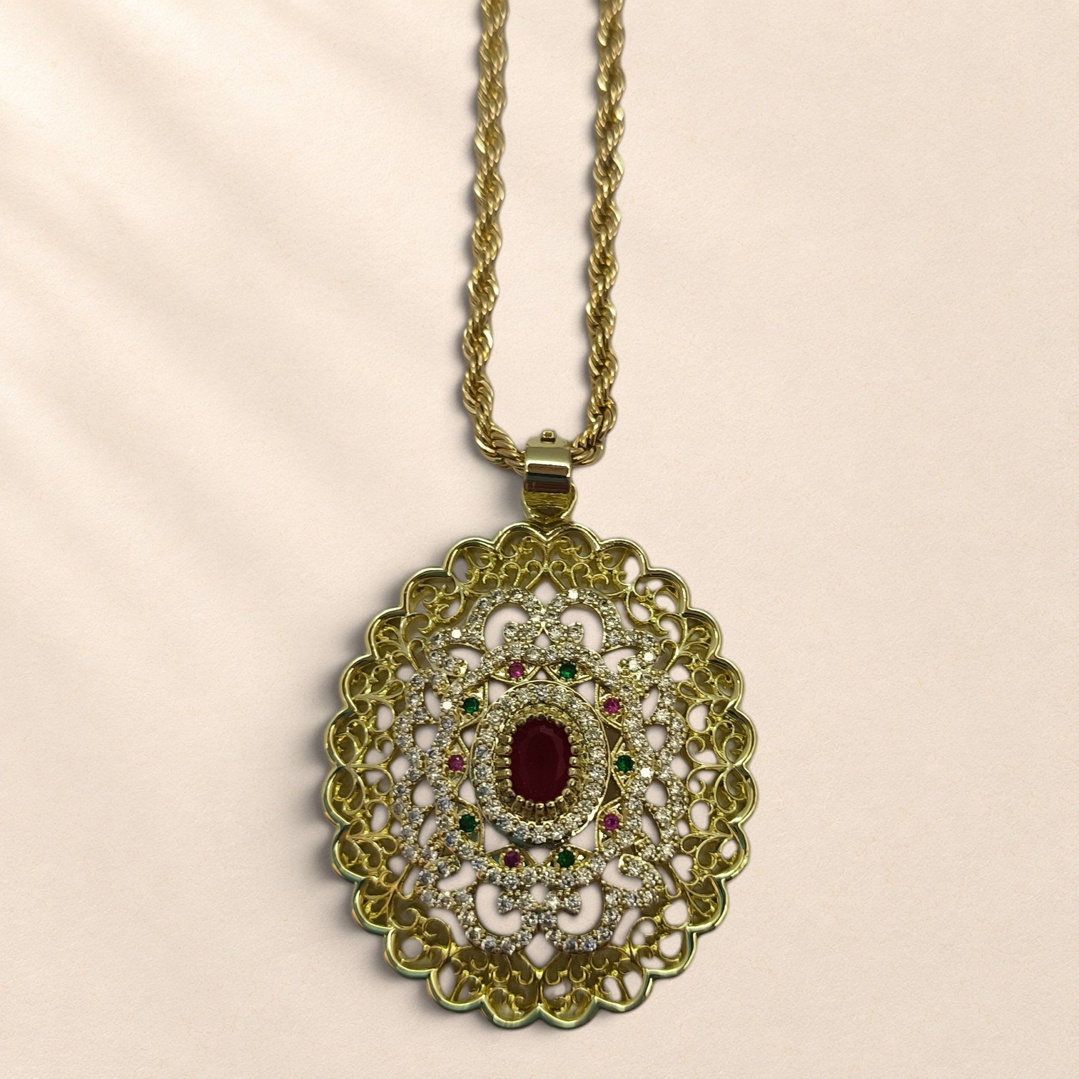 Collier Roxane – médaillon et pierre rouge – Image 3