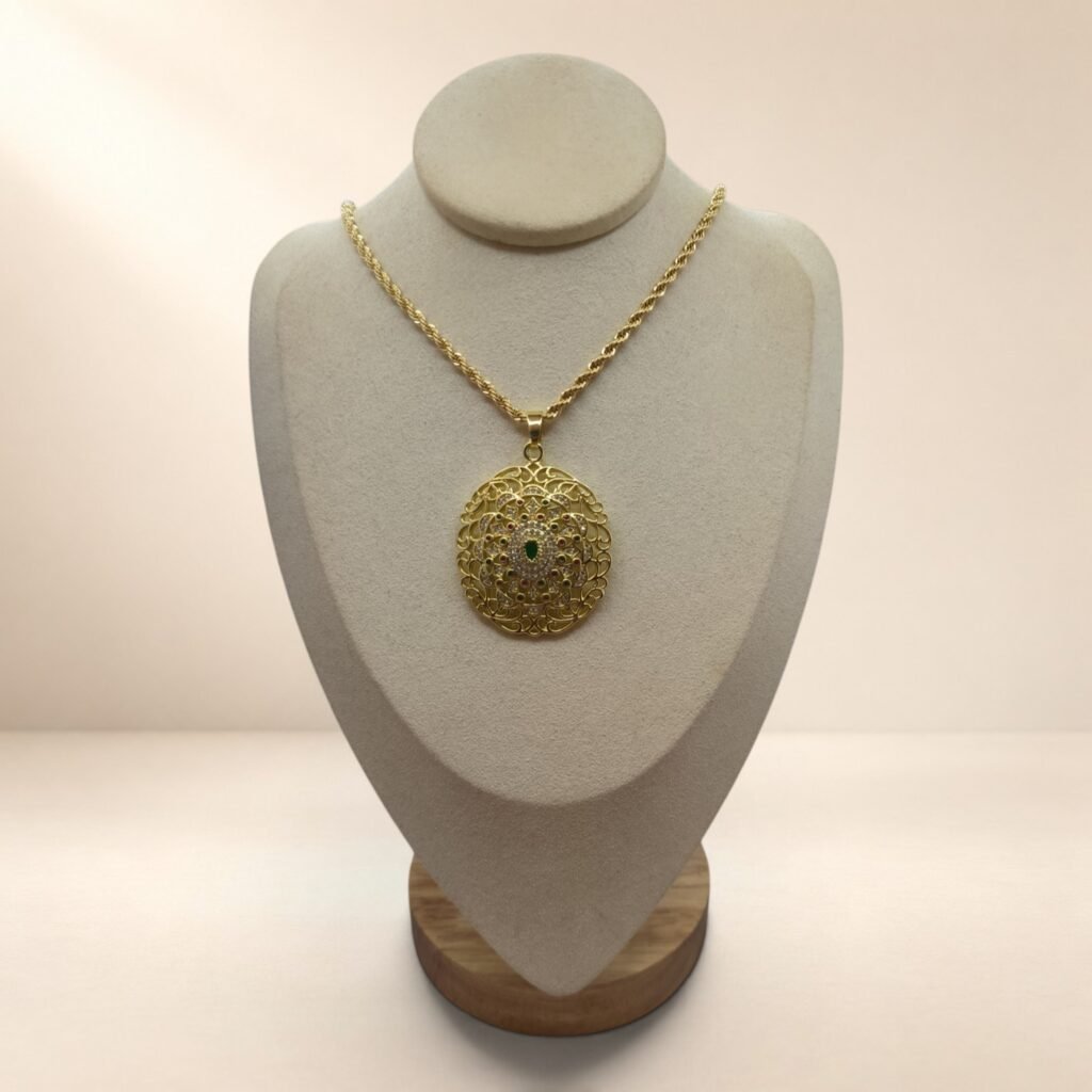 Collier Rosalia – médaillon ajouré