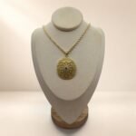 Collier Rosalia – médaillon ajouré